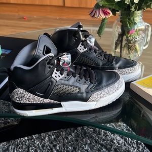 Black Jordan spizikes